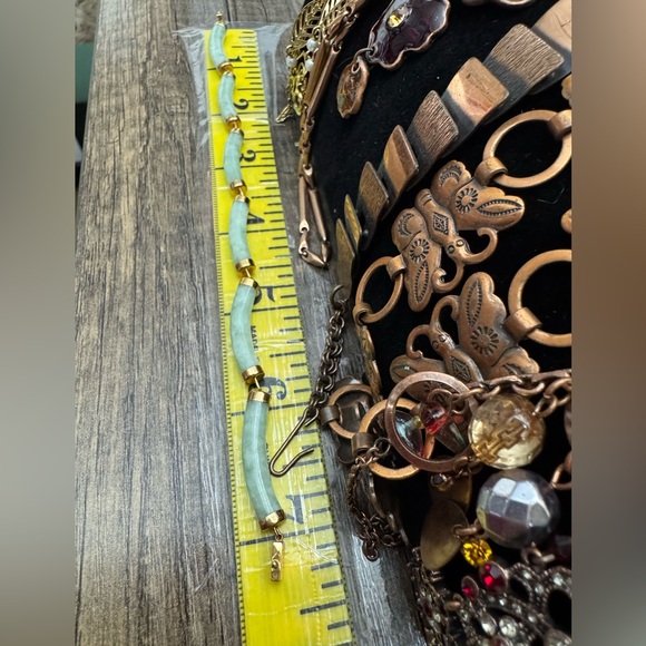 14K Gold Green Jade Tubular Bracelet 7.25” long - Picture 9 of 10